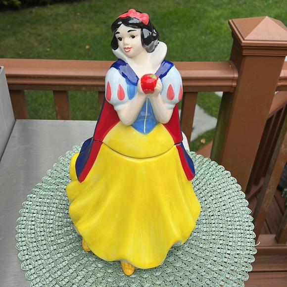 New Disney Snow White Cookie Jar 13”. Absolutely gorgeous! - Picture 4 of 12